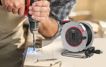 Z jakého materiálu je plastová cívka vyrobena